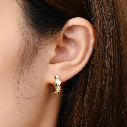 Daisy flower moissanite ear ring - Hemspire