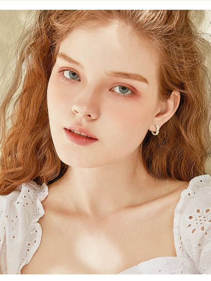 Daisy flower moissanite ear ring - Hemspire